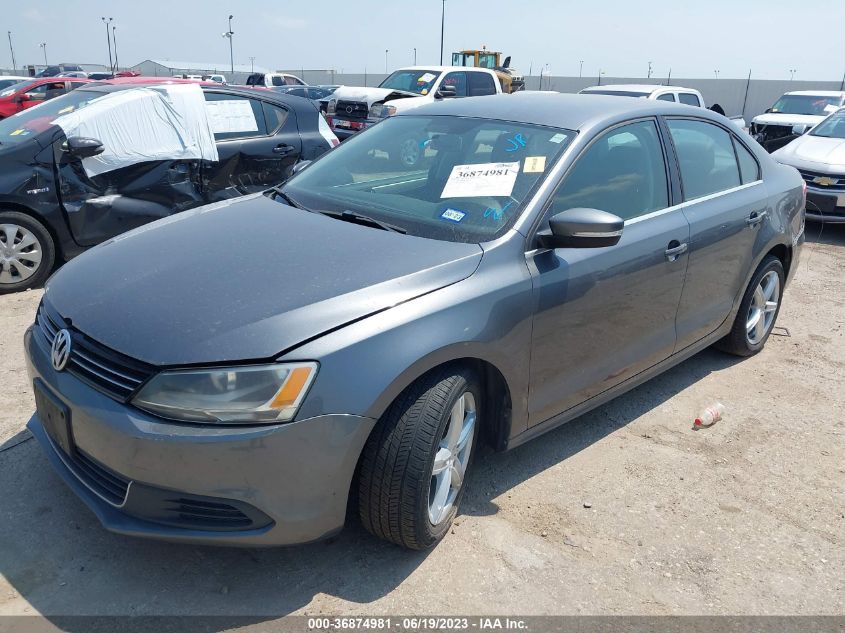 2013 VOLKSWAGEN JETTA SEDAN SE - 3VWDX7AJ6DM440396