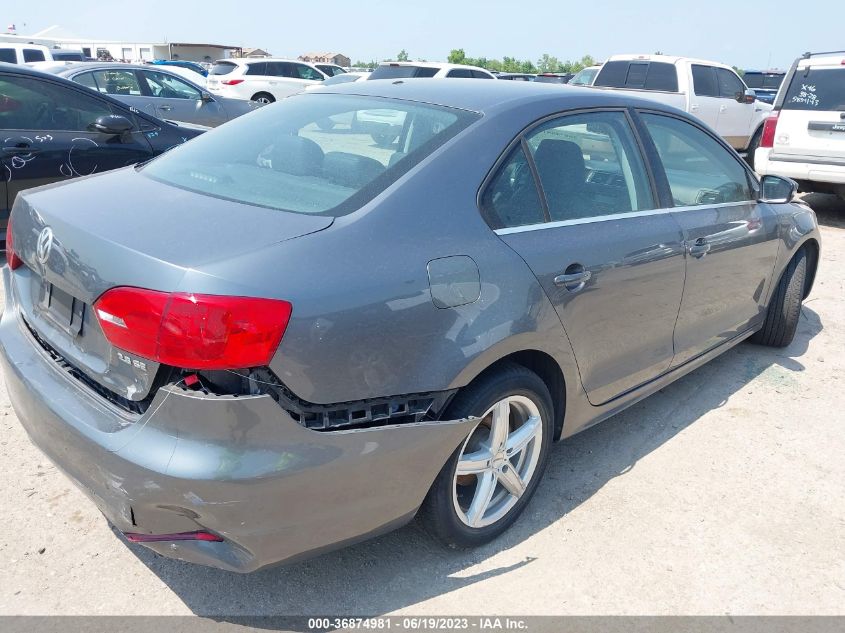 2013 VOLKSWAGEN JETTA SEDAN SE - 3VWDX7AJ6DM440396