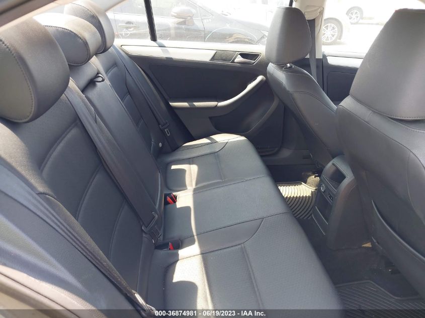 2013 VOLKSWAGEN JETTA SEDAN SE - 3VWDX7AJ6DM440396