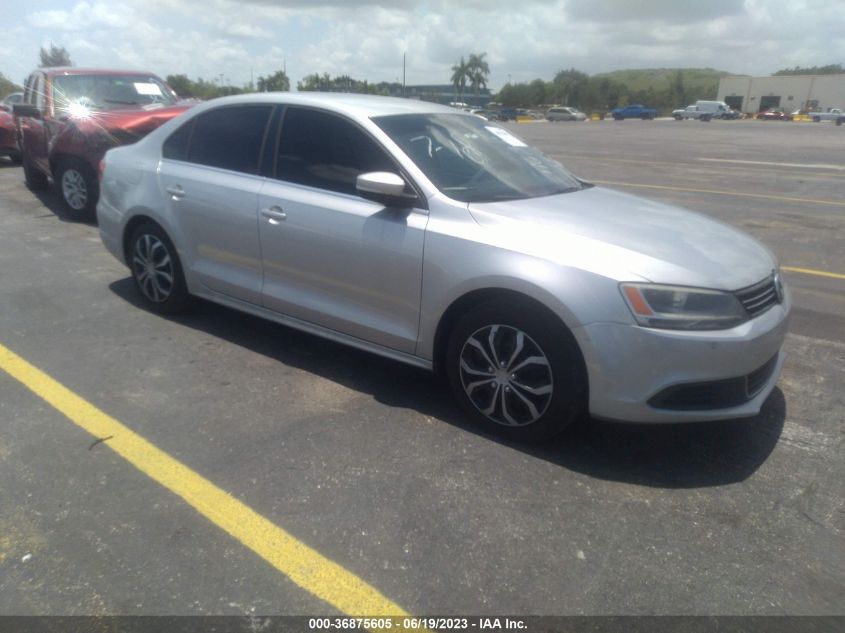 2013 VOLKSWAGEN JETTA SEDAN SE - 3VWDX7AJ1DM426437