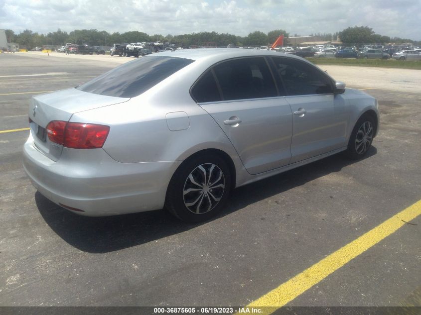 2013 VOLKSWAGEN JETTA SEDAN SE - 3VWDX7AJ1DM426437