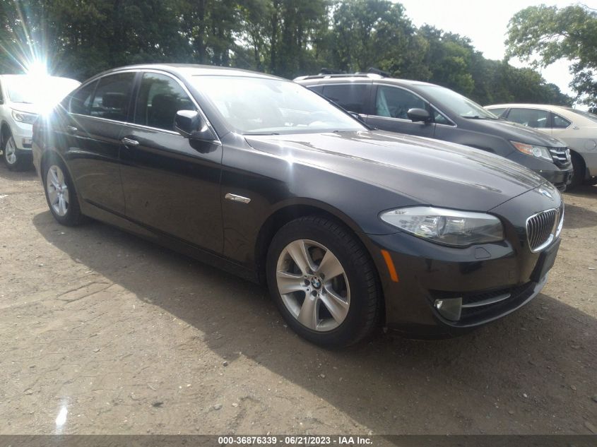 2013 BMW 5 SERIES 528I XDRIVE - WBAXH5C58DDW13586