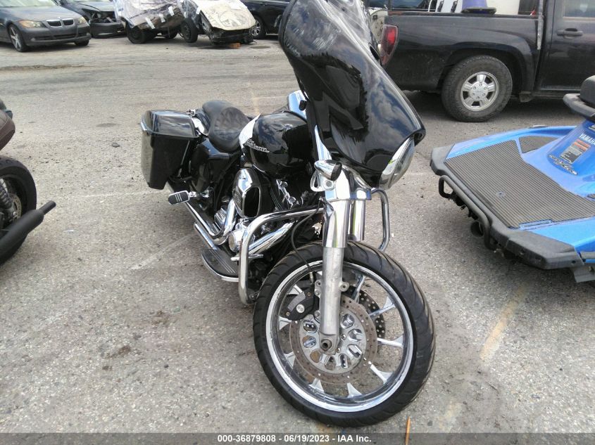 2014 HARLEY-DAVIDSON FLHX STREET GLIDE - 1HD1KBM31EB606934