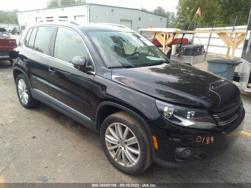 2013 VOLKSWAGEN TIGUAN SE W/SUNROOF & NAV - WVGBV3AX7DW563682