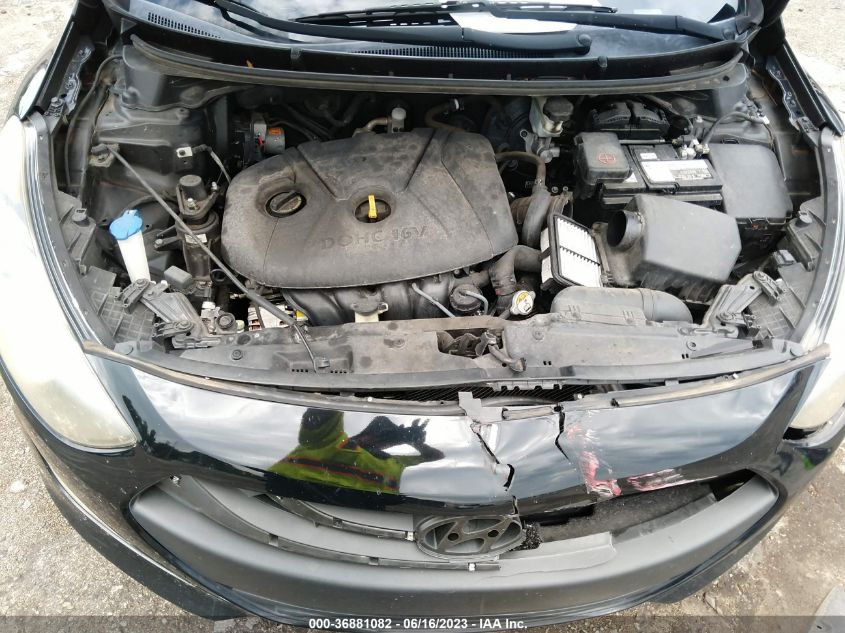 2013 HYUNDAI ELANTRA GT W/BLUE INT - KMHD35LE9DU125599