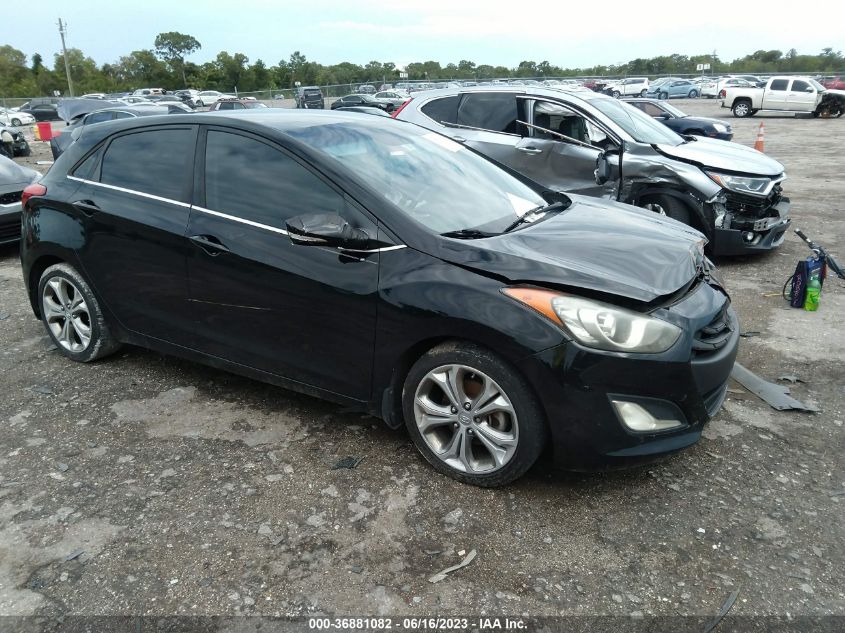2013 HYUNDAI ELANTRA GT W/BLUE INT - KMHD35LE9DU125599