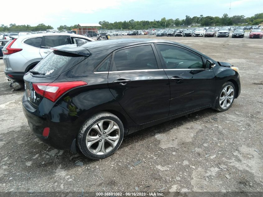 2013 HYUNDAI ELANTRA GT W/BLUE INT - KMHD35LE9DU125599