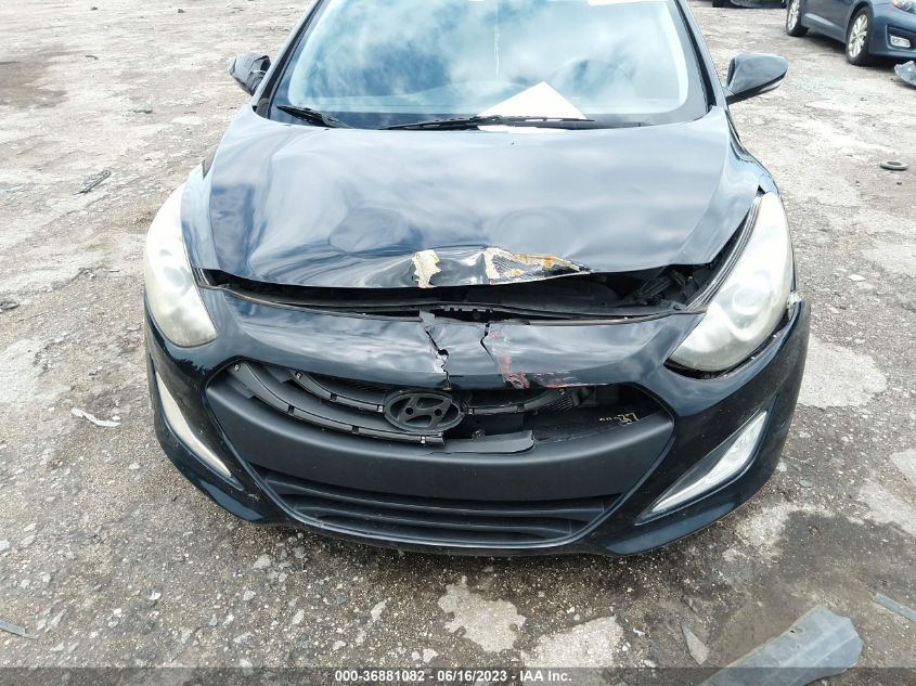 2013 HYUNDAI ELANTRA GT W/BLUE INT - KMHD35LE9DU125599