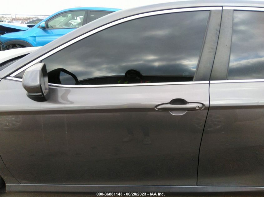 2019 TOYOTA CAMRY LE/SE/XLE/L - 4T1B11HK0KU162896