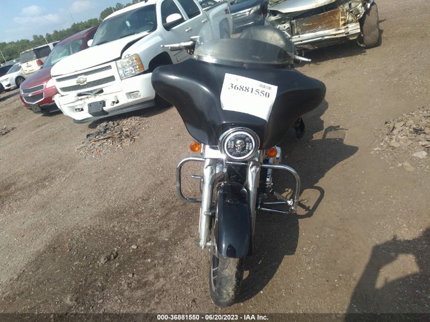 2011 HARLEY-DAVIDSON FLHX - 1HD1KBM17BB650298