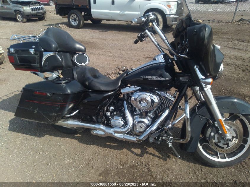 2011 HARLEY-DAVIDSON FLHX - 1HD1KBM17BB650298