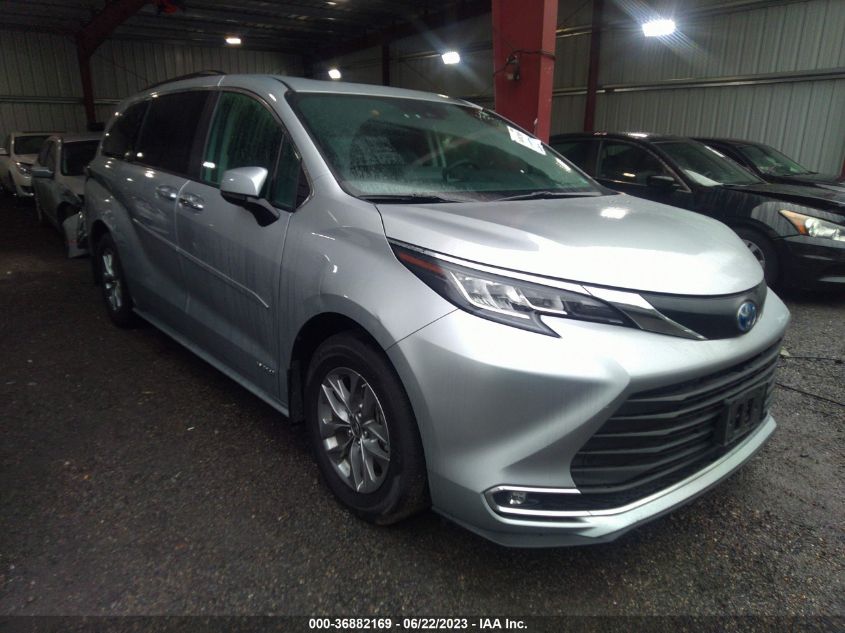 2021 TOYOTA SIENNA XLE - 5TDJRKEC5MS006212