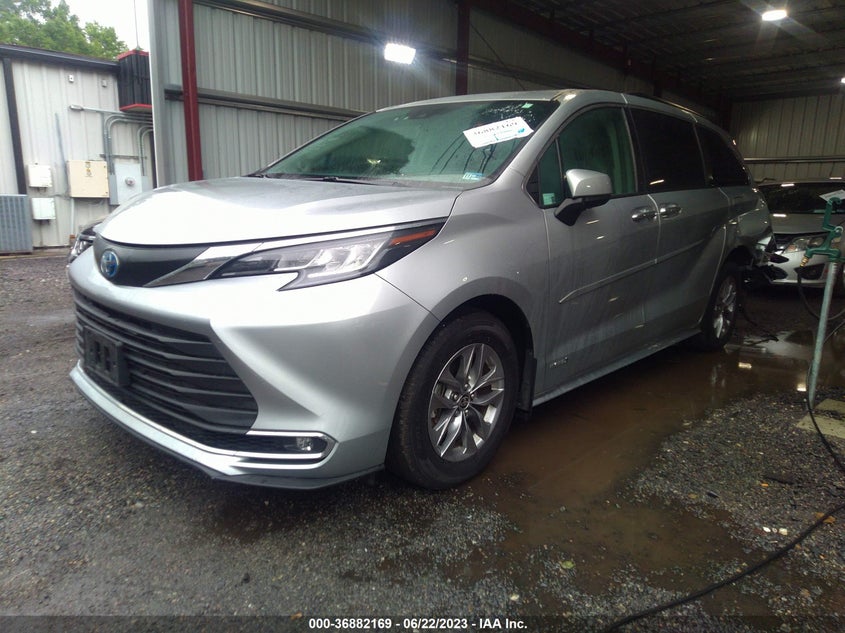 VIN 5TDJRKEC5MS006212 2021 TOYOTA SIENNA XLE