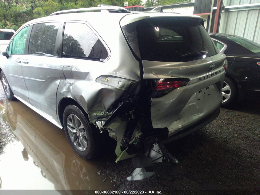 VIN 5TDJRKEC5MS006212 2021 TOYOTA SIENNA XLE