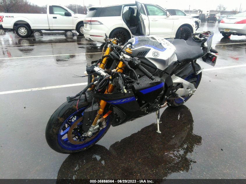 2022 YAMAHA YZFR1M JYARN67E9NA000556