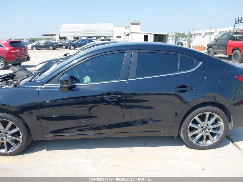 2018 MAZDA MAZDA3 4-DOOR TOURING 3MZBN1V38JM243876