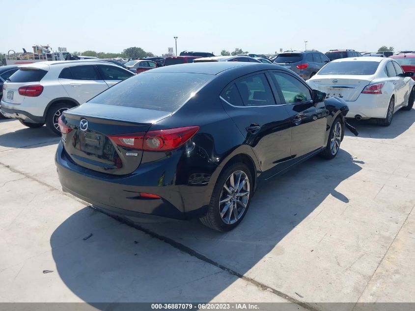 2018 MAZDA MAZDA3 4-DOOR TOURING 3MZBN1V38JM243876