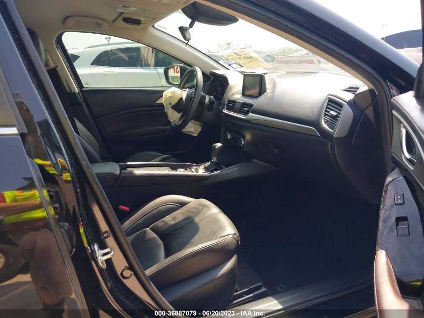 2018 MAZDA MAZDA3 4-DOOR TOURING 3MZBN1V38JM243876