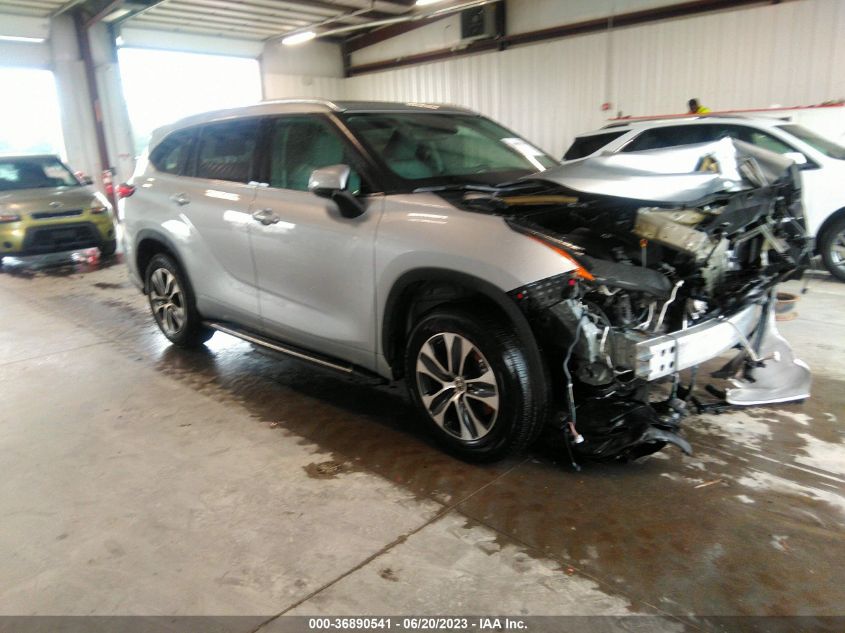 2022 TOYOTA HIGHLANDER XLE - 5TDHZRAH5NS542703