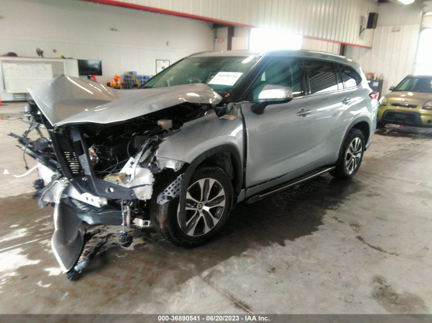 2022 TOYOTA HIGHLANDER XLE - 5TDHZRAH5NS542703