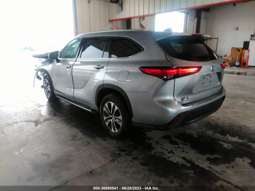 2022 TOYOTA HIGHLANDER XLE - 5TDHZRAH5NS542703