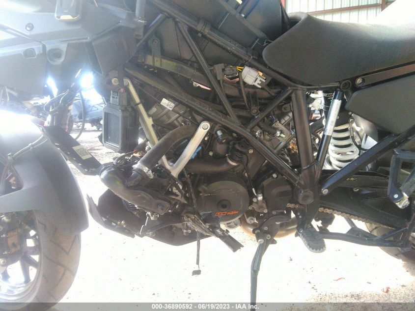 2022 KTM 1290 SUPER ADVENTURE S VBKV79409NM960061