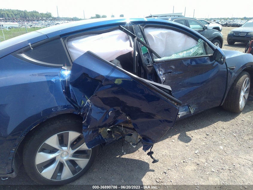 VIN 7SAYGAEE8PF763312 2023 TESLA MODEL Y