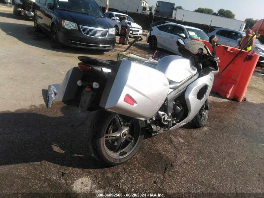 2011 TRIUMPH MOTORCYCLE SPRINT GT/ABS - SMT601PK9BJ465723