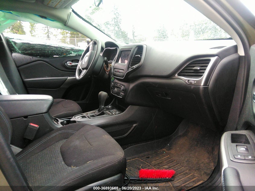VIN 1C4PJMCB1KD168144 2019 JEEP CHEROKEE LATITUDE