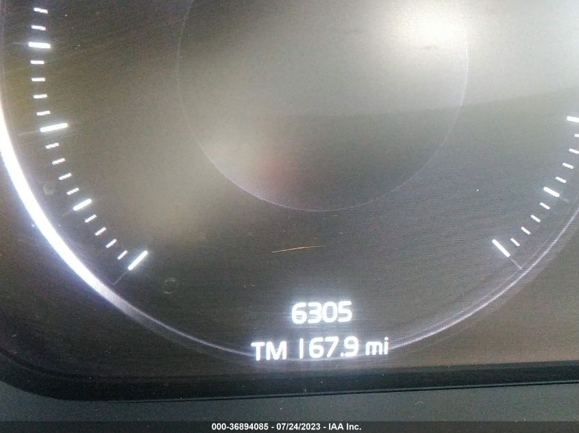 2022 VOLVO XC40 MOMENTUM YV4162UK7N2729423