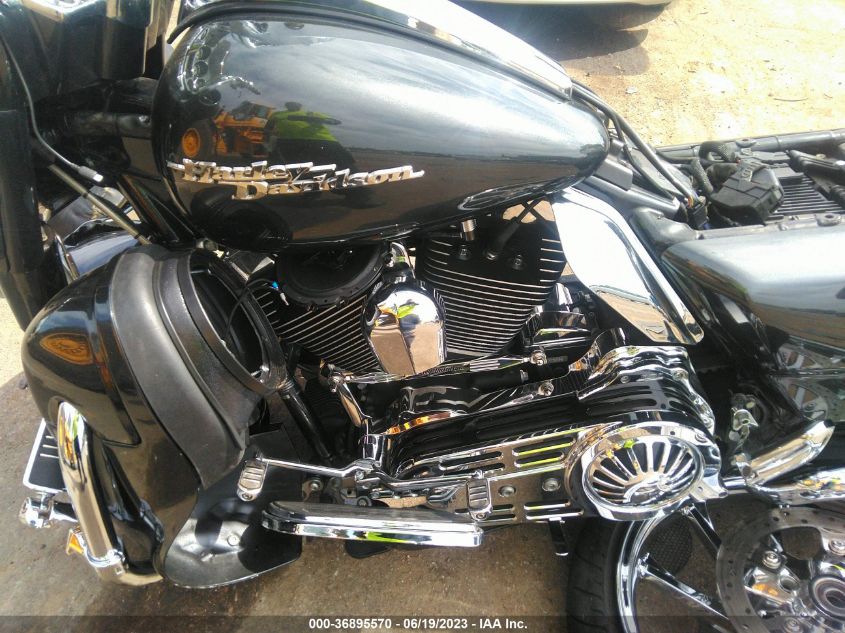 2009 HARLEY-DAVIDSON FLHX - 1HD1KB4169Y628400