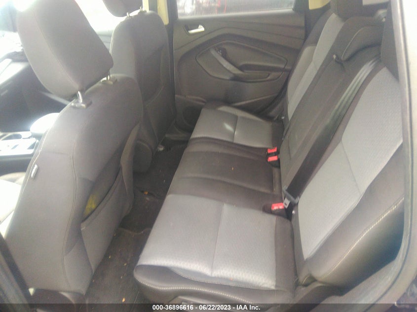 VIN 1FMCU9GDXJUC43237 2018 FORD ESCAPE SE