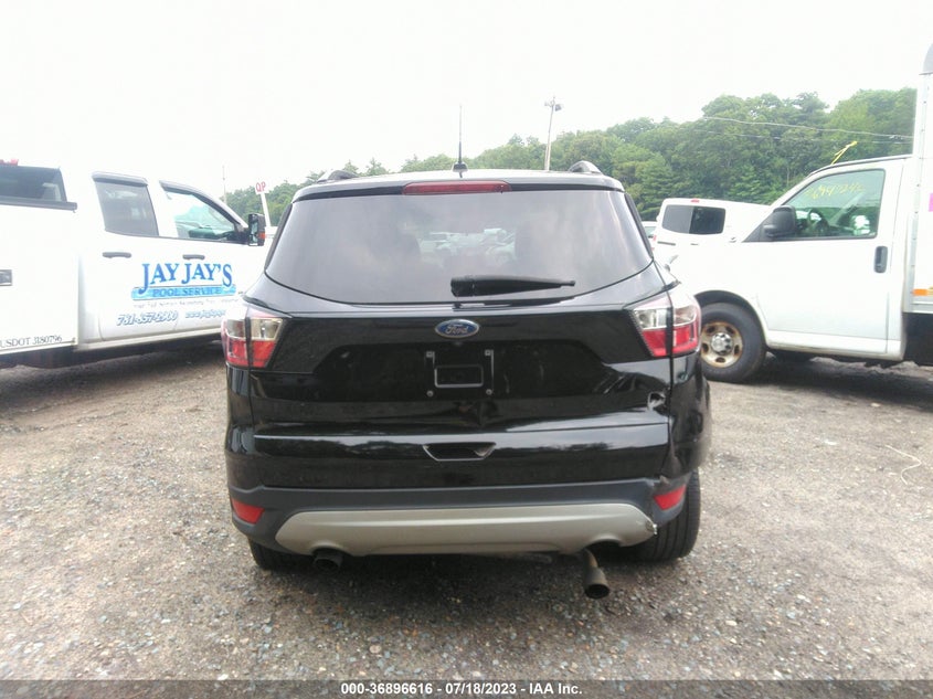VIN 1FMCU9GDXJUC43237 2018 FORD ESCAPE SE