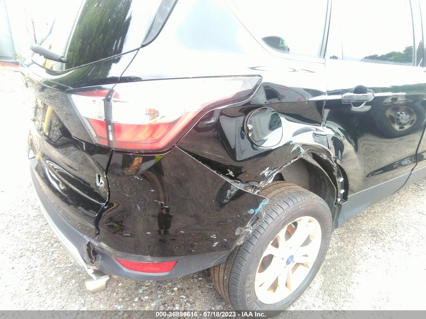 VIN 1FMCU9GDXJUC43237 2018 FORD ESCAPE SE