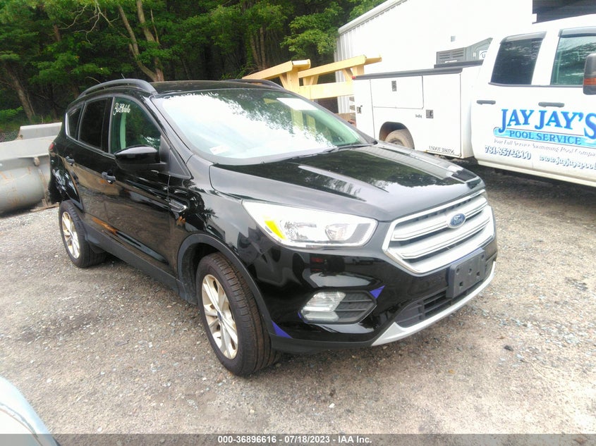 VIN 1FMCU9GDXJUC43237 2018 FORD ESCAPE SE