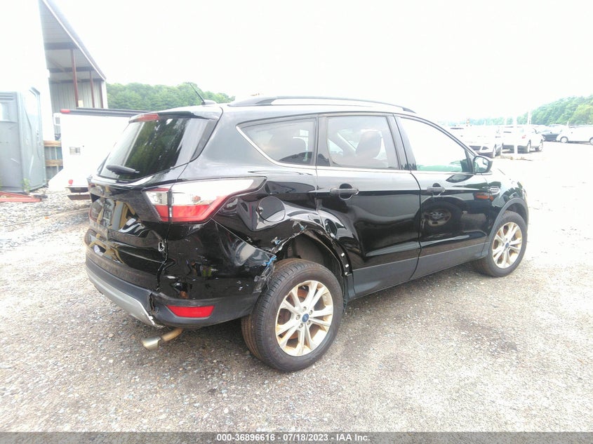 VIN 1FMCU9GDXJUC43237 2018 FORD ESCAPE SE