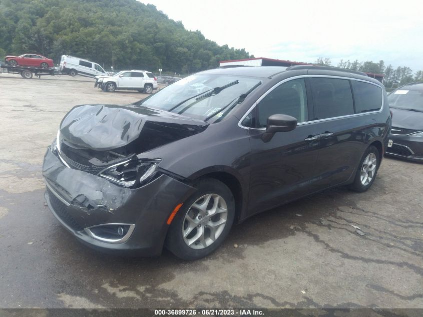 2C4RC1FG6JR352550 2018 CHRYSLER PACIFICA, photo no. 2