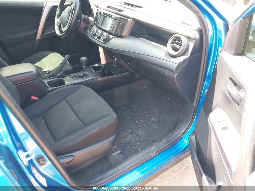 VIN JTMZFREV8JJ204894 2018 TOYOTA RAV4 LE