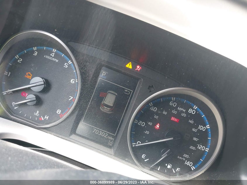 VIN JTMZFREV8JJ204894 2018 TOYOTA RAV4 LE