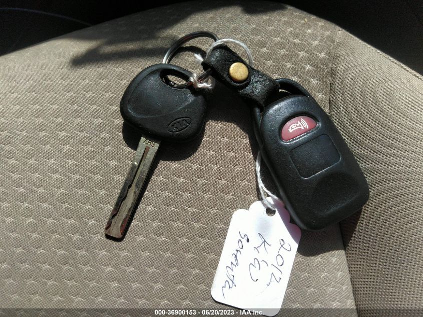 2013 KIA SORENTO LX - 5XYKT3A60DG405179