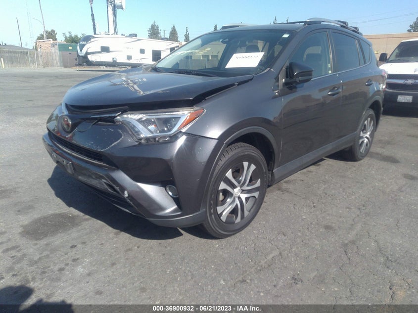 VIN JTMZFREV4JJ727426 2018 TOYOTA RAV4 LE
