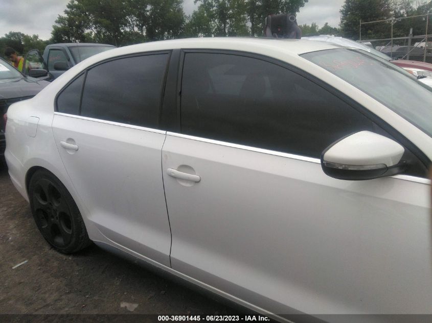 2013 VOLKSWAGEN GLI AUTOBAHN W/NAV 3VW567AJ0DM237091