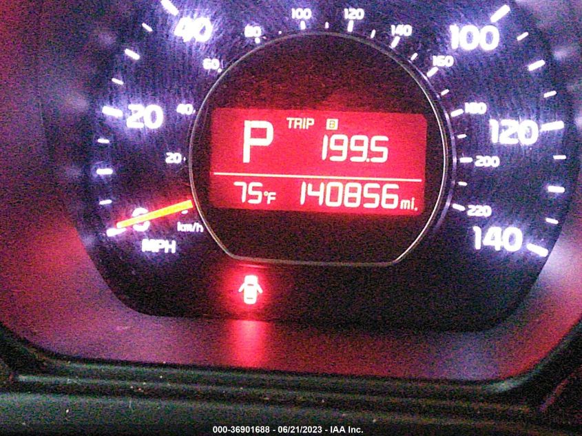 2015 KIA SOUL + - KNDJP3A55F7140136