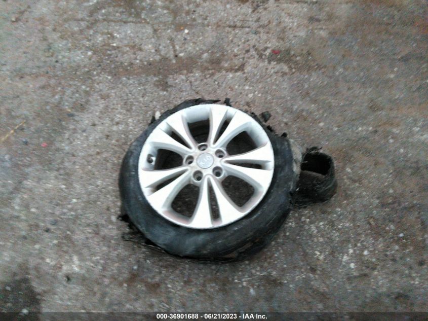 2015 KIA SOUL + - KNDJP3A55F7140136