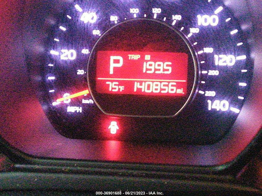 2015 KIA SOUL + - KNDJP3A55F7140136