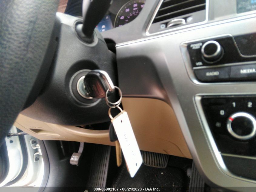 2016 HYUNDAI SONATA 2.4L SE - 5NPE24AF8GH432651