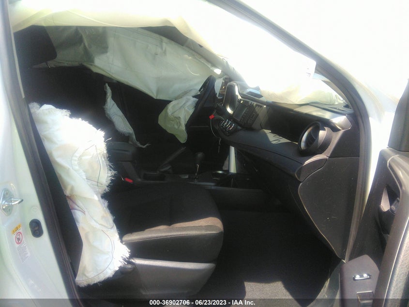 VIN JTMZFREV9JJ174532 2018 TOYOTA RAV4 LE