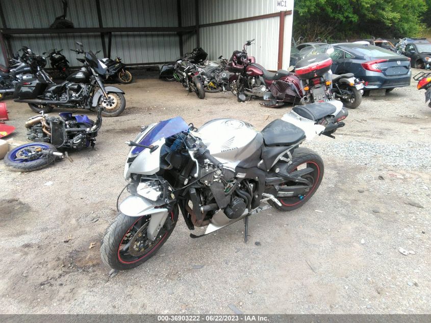 2008 HONDA CBR600 RR - JH2PC40028M105941