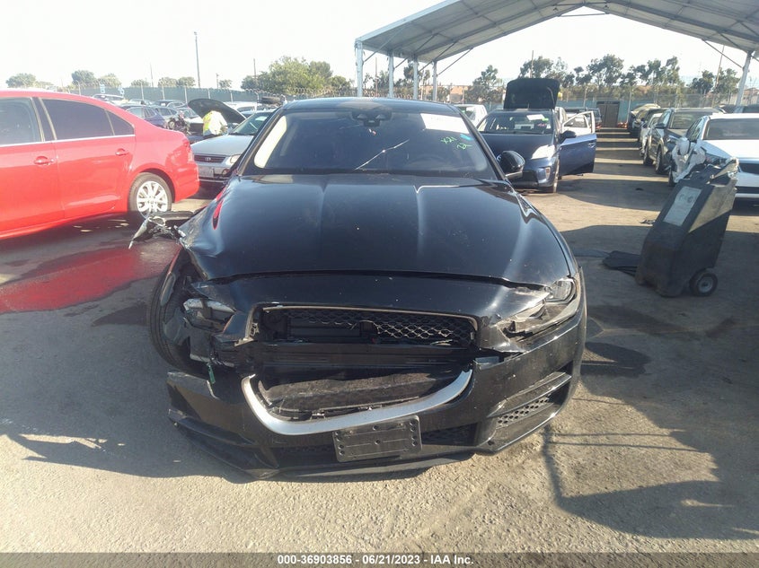 VIN SAJAR4FX5JCP33989 2018 JAGUAR XE