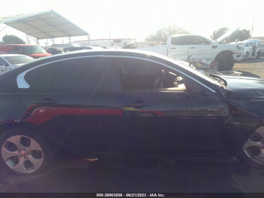 VIN SAJAR4FX5JCP33989 2018 JAGUAR XE